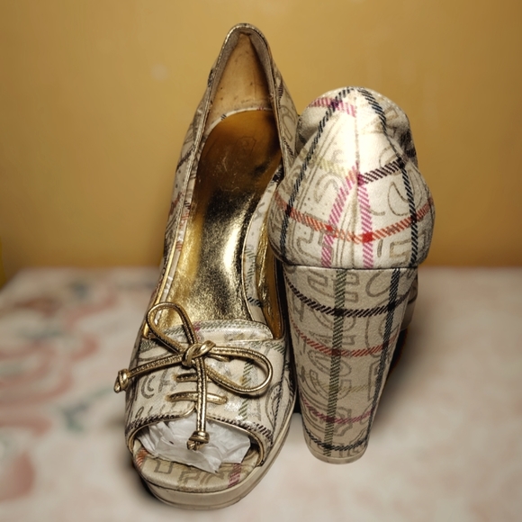 Coach Corey Letter Graffiti Pumps - Picture 3 of 16